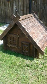 Домик деревянный