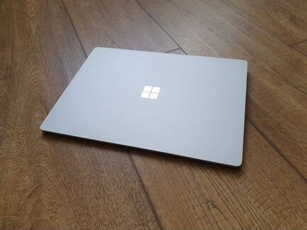Microsoft Surface laptop i5/4GB/128GB