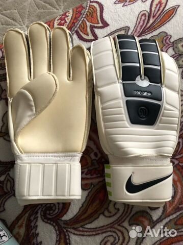 Вратарские перчатки