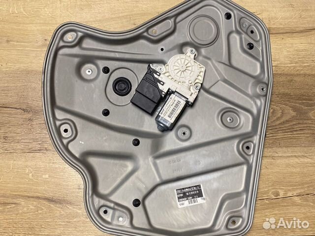 Skoda octavia a5 задний правый стеклоподъёник