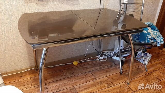 Стол кухонный раздвижной стеклянный на одной ноге