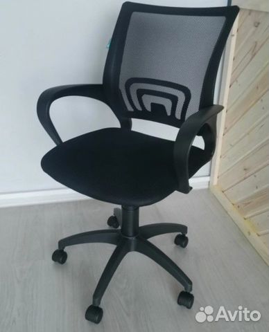 Компьютерное офисное кресло новое сн 695