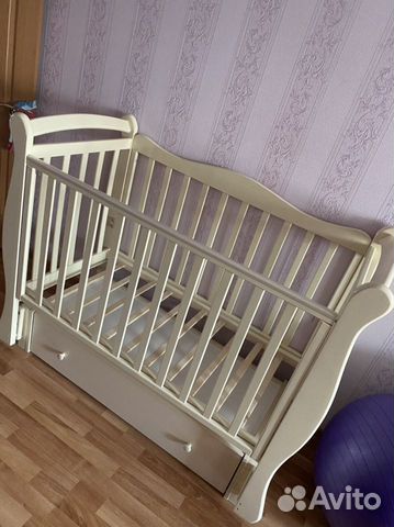 Кровать детская с маятником