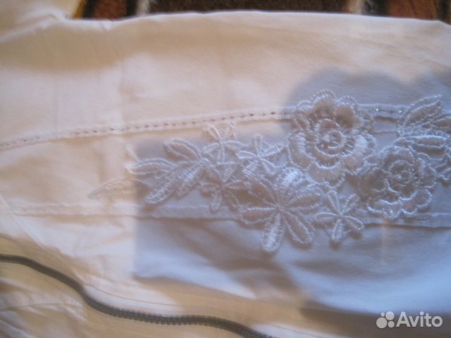 1989 Белая красивая кофта с вышитыми цветами 28 см 1989 Белая красивая кофта с вышитыми цветами 28 см