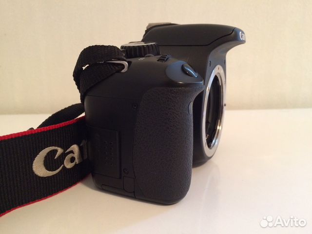 Зеркальный фотоаппарат Canon 550D