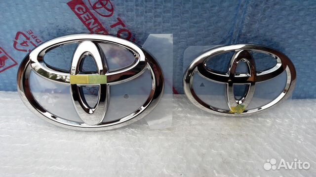 Эмблема решетки радиатора Toyota LC 200 08-15 Эмблема решетки радиатора Toyota LC 200 08-15