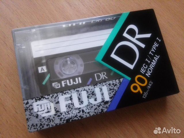 Аудиокассеты fuji DR 90 квадратная наклейка 1988 Аудиокассеты fuji DR 90 квадратная наклейка 1988