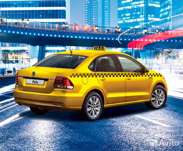 Всего 15 такси 6 желтых. Ё-такси Volkswagen Polo.