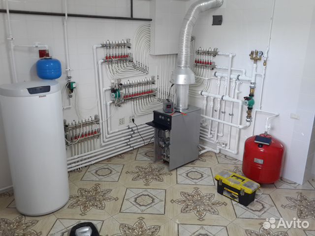 Производители газовых котлов отопления. Монтаж напольного газового котла в частном доме. Напольный газовый котел в квартире. Отделка котельной в частном доме. Установка напольного газового котла в частном доме.