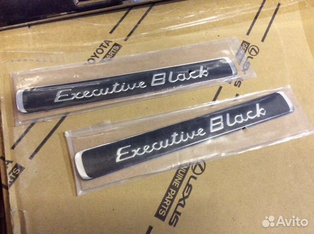 Эмблема Executive Black Toyota Land Cruiser 200