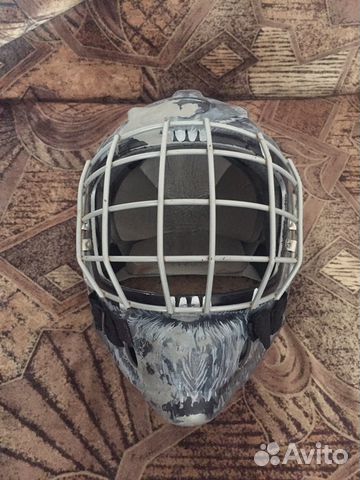 Отличный вратарский хоккейный шлем + подарки