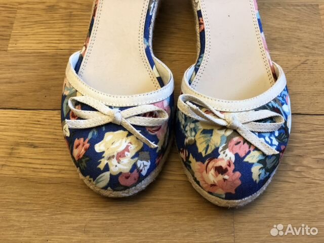 Босоножки туфли в цветочек Босоножки туфли в цветочек