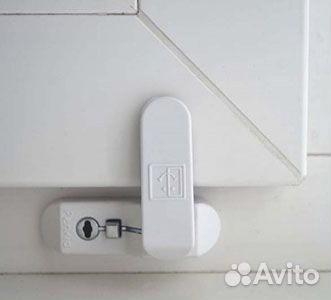 Универсальный блокирующий замок на окна
