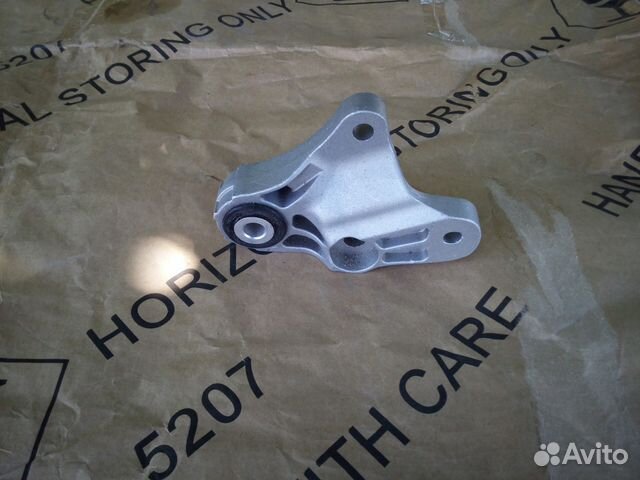 Кронштейн коробки низ МКПП Форд Фокус 2 V1.8 новый