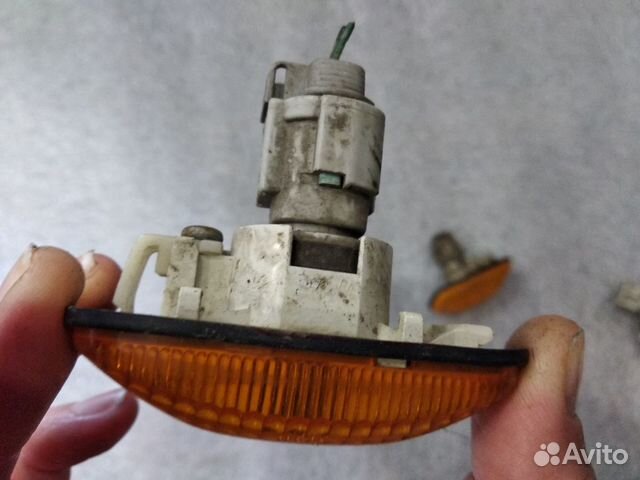 Боковой указатель поворота Nissan Almera N15