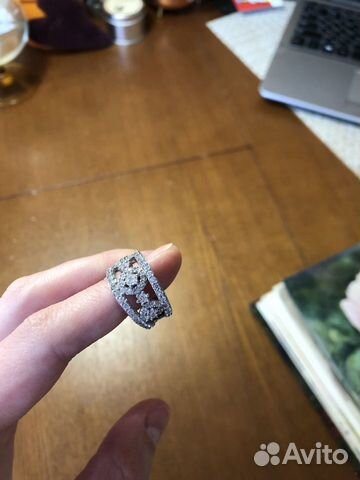 Серебряное кольцо с цирконами Серебряное кольцо с цирконами