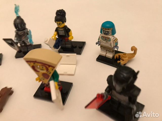 Lego серия 19 минифигурки новые
