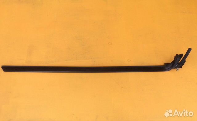Уплотнитель стекла двери правой Mercedes W207 E