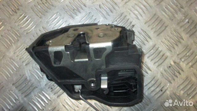 Замок двери передней правой BMW 1 87