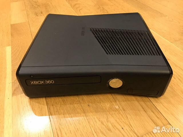 Xbox 360 Slim 320gb + 35 лицензионных игр