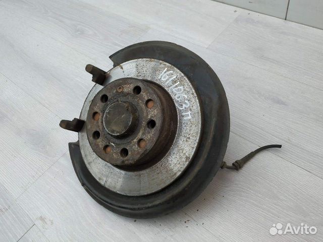 Кулак задний правый 1K0505436AC Skoda Octavia (A5 Кулак задний правый 1K0505436AC Skoda Octavia (A5