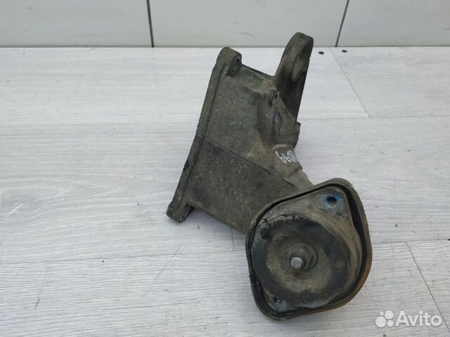 Опора кпп правая 8D0399108R VW Passat (B5) 2000-20