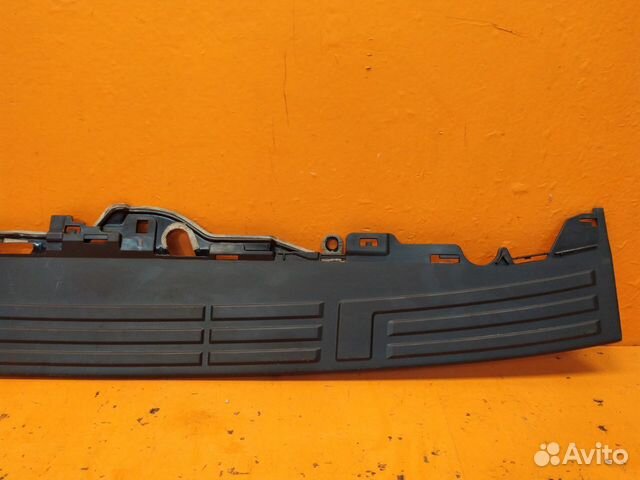 Накладка бампера задняя верхняя Toyota Land