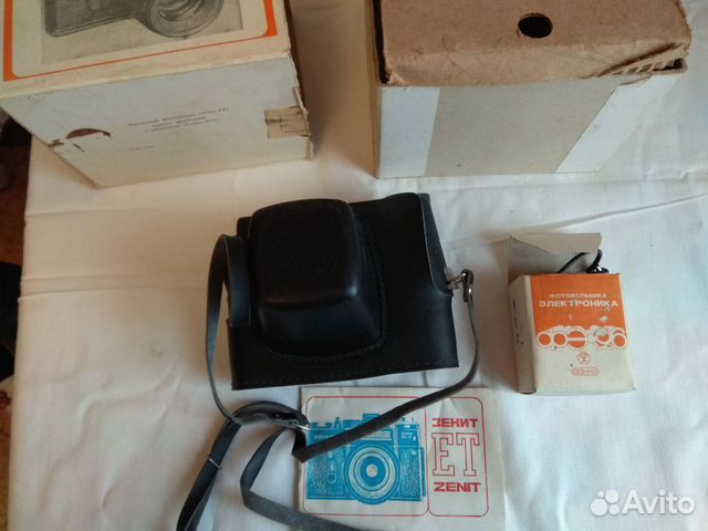 Фотоаппарат зенит ет в коробке и со вспышкой Фотоаппарат зенит ет в коробке и со вспышкой