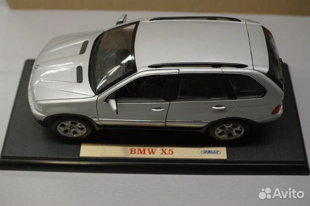 Модель автомобиля 1/18 BMW X5