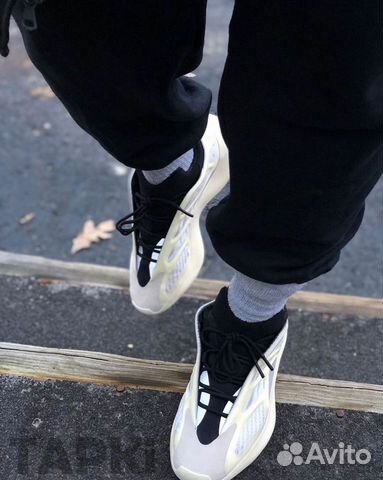 Adidas Yeezy Boost 700 v3