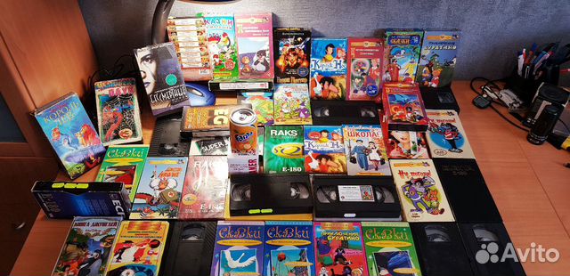 Видео кассеты мультфильмов и пару фильмов