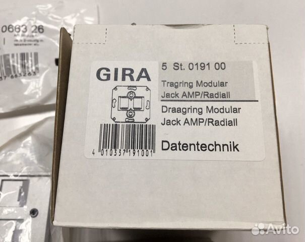 Рамка 4-постовая Gira E2 алюминий 021425 Рамка 4-постовая Gira E2 алюминий 021425