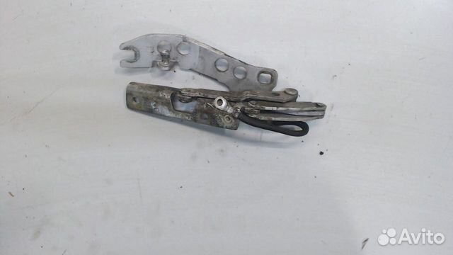 Петля капота правая BMW 7 E38, 1999 Петля капота правая BMW 7 E38, 1999