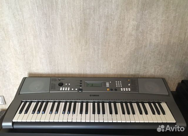 Синтезатор Yamaha PSR-R300 Синтезатор Yamaha PSR-R300
