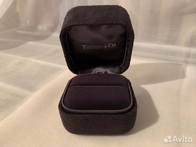 Коробочка Tiffany и бархатный футляр. Оригинал Коробочка Tiffany и бархатный футляр. Оригинал