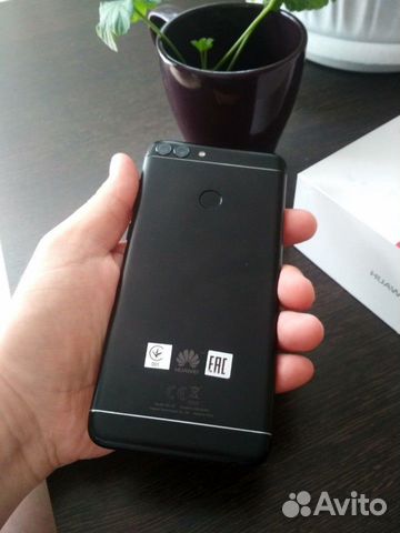 Телефон Huawei P smart с NFC Телефон Huawei P smart с NFC