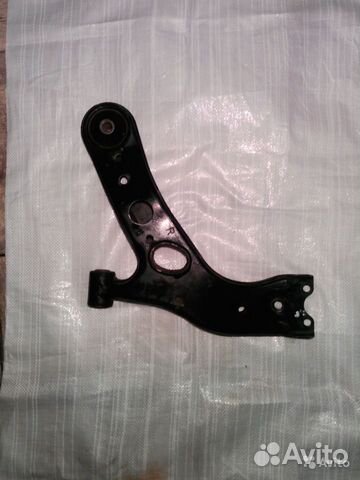 Рычаг правый Тойота RAV4 30