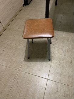 Табурет и стол
