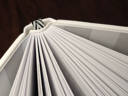 Белый блокнот с серебряной фурнитурой: А5, 96, 5мм