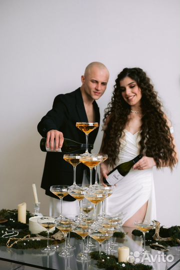 Пирамида из шампанского