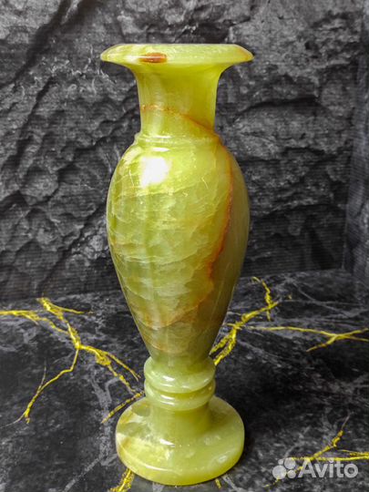 Ваза для цветов из Афганского оникса