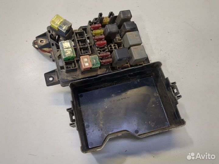 Блок предохранителей Mitsubishi Pajero, 1992