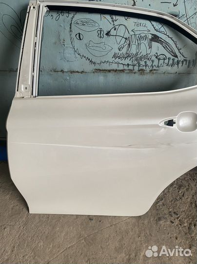 Задняя левая дверь на toyota camry 70