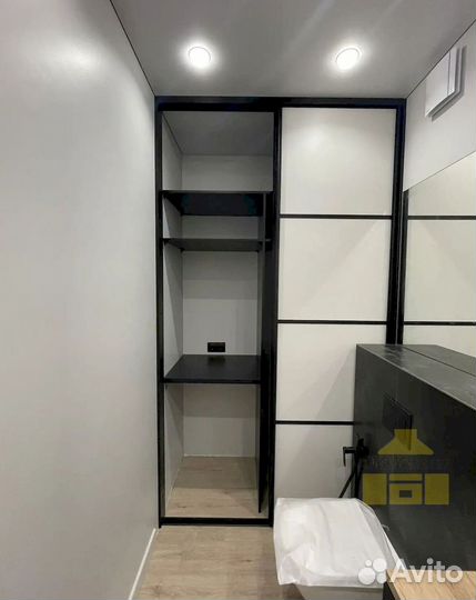 Шкаф с зеркалом