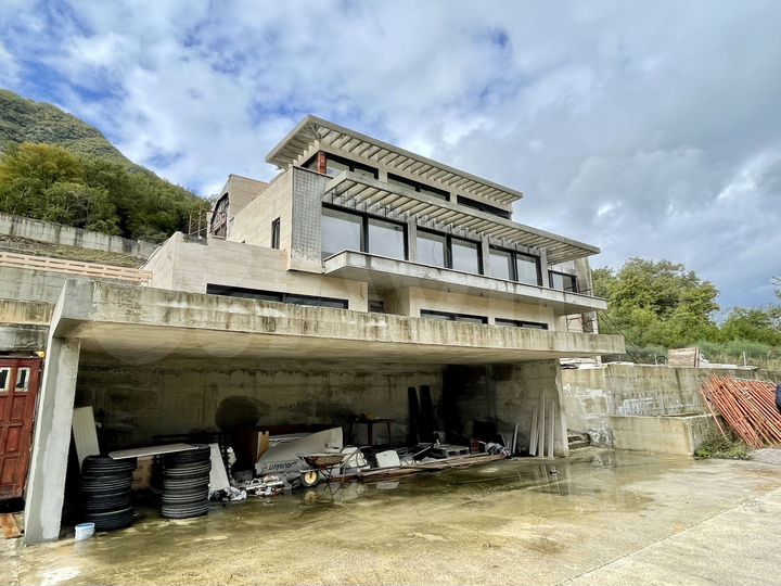 Дом 1225 м² на участке 8014 м² (Черногория)