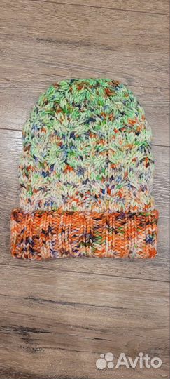 Шапка ручной работы из пряжи ручного крашения