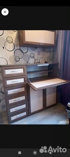 Стол и комод