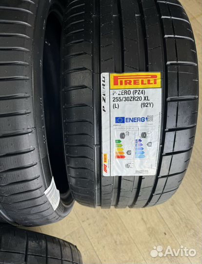 Pirelli P Zero PZ4 355/25 R21 и 255/30 R20 107Y