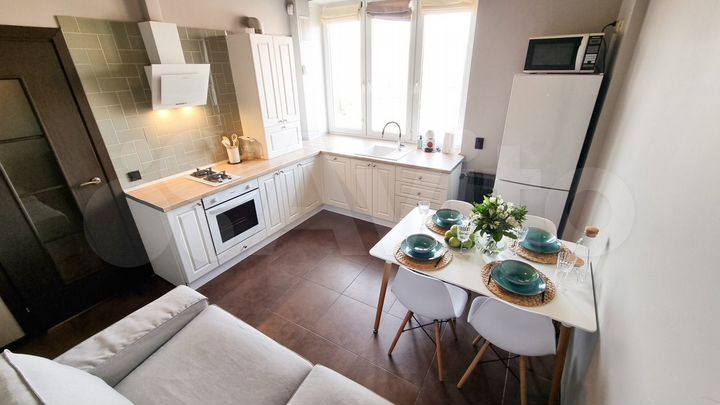 2-к. квартира, 55 м², 3/10 эт.