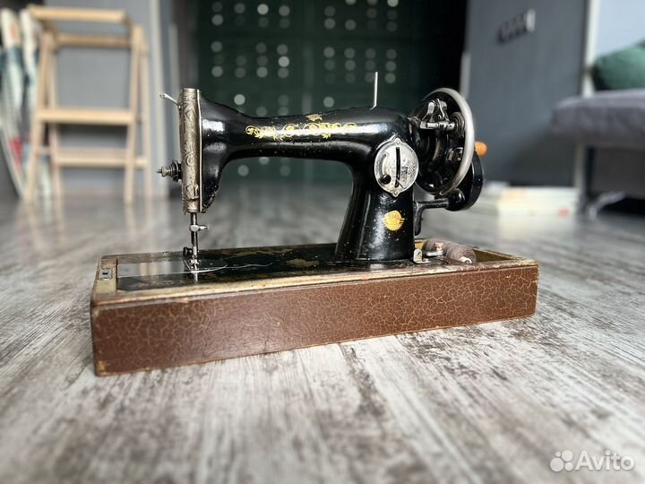 Швейная машинка антиквариат kalina калина